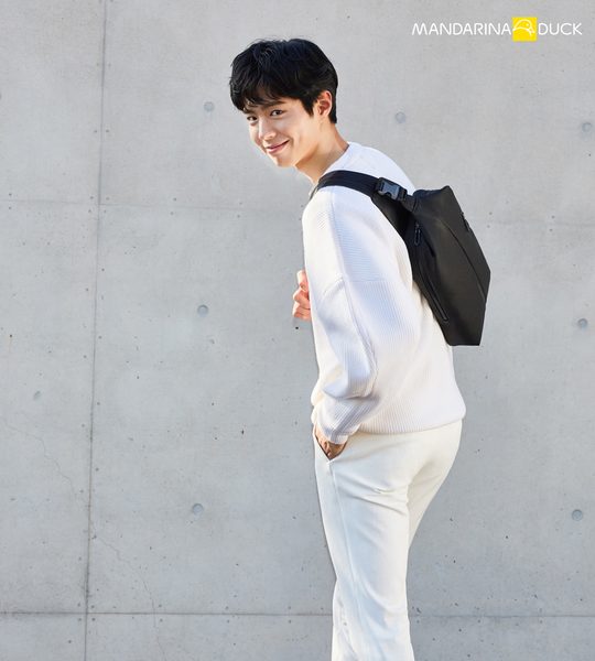 พัคโบกอม (Park Bo Gum) ปล่อยภาพแฟชั่นเดย์ลี่ไลฟ์ชิลล์ๆ แบรนด์ MANDARINA DUCK