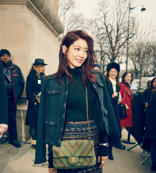 พัคชินเฮ (Park Shin Hye) โชว์เดรสงามในงาน Chanel 2017 Spring/Summer Haute Couture ที่ปารีส