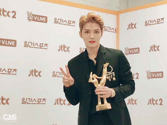 คิมแจจุง (Kim Jaejoong) เผยภาพเบื้องหลังงานประกาศผลรางวัล Golden Disc Awards