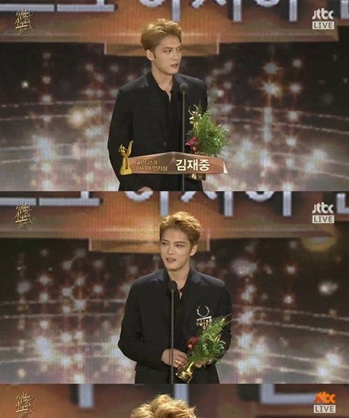 คิมแจจุง (Kim Jaejoong) คว้ารางวัลยอดนิยมเอเชียในงาน Golden Disc Award