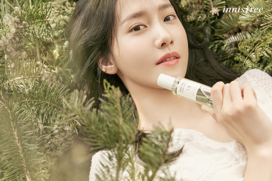 ยุนอา (Yoona) โชว์เสน่ห์ใสๆโปรโมทน้ำหอม innisfree