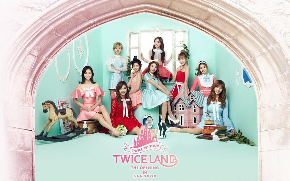 เจอกันแน่ Cute แบบนี้! 411 ส่งคลิปอุ่นเครื่องคอน TWICE 1st TOUR ‘TWICELAND’ – THE OPENING – IN BANGKOK