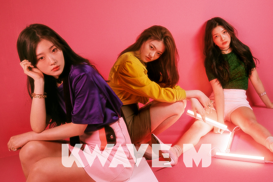 เกิร์ลกรุ๊ป DIA โชว์ภาพลักษณ์ในแบบใสๆในนิตยสาร KWAVE M